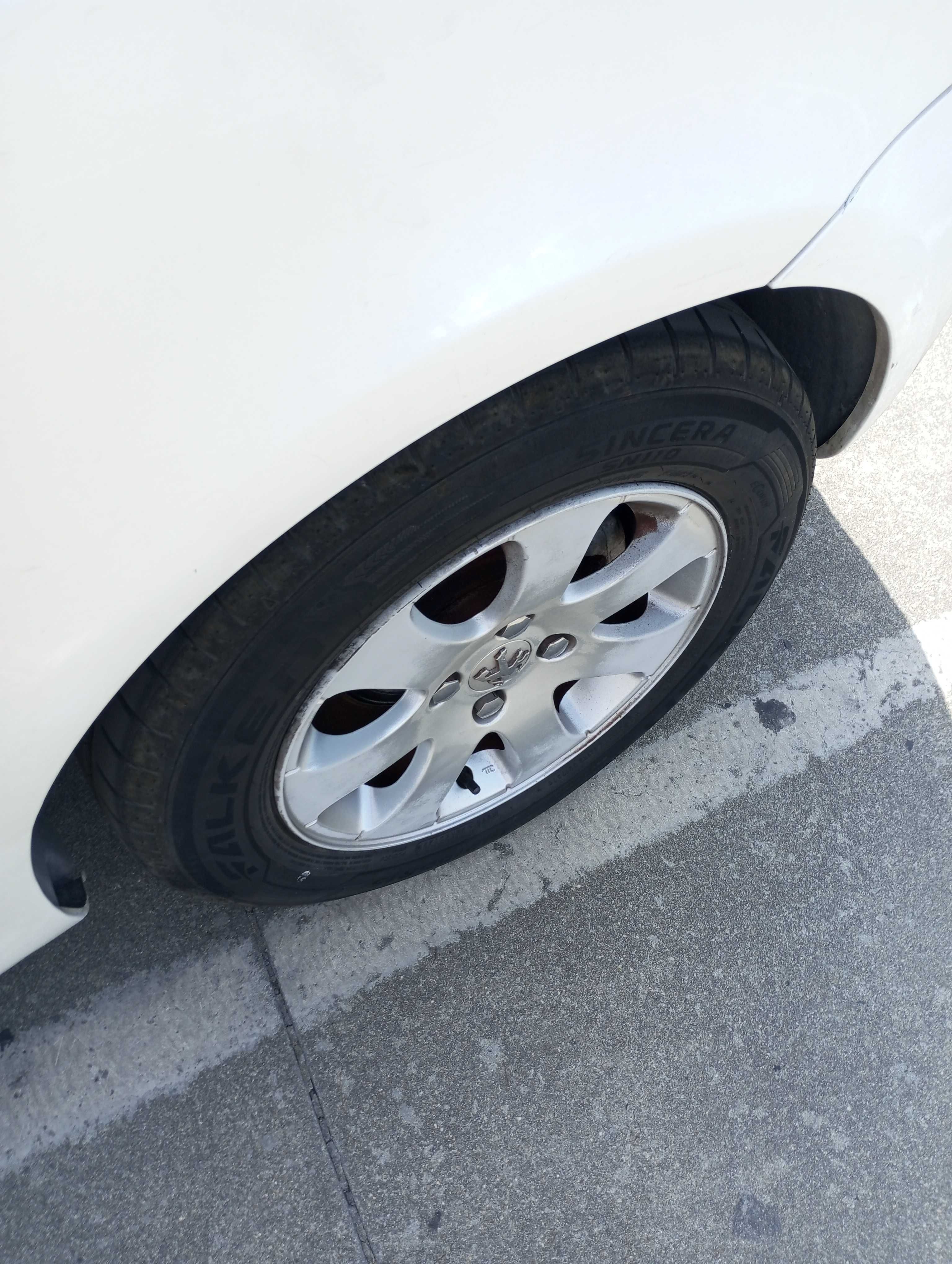 Carro impecável IUC pago a circular perfeitamente