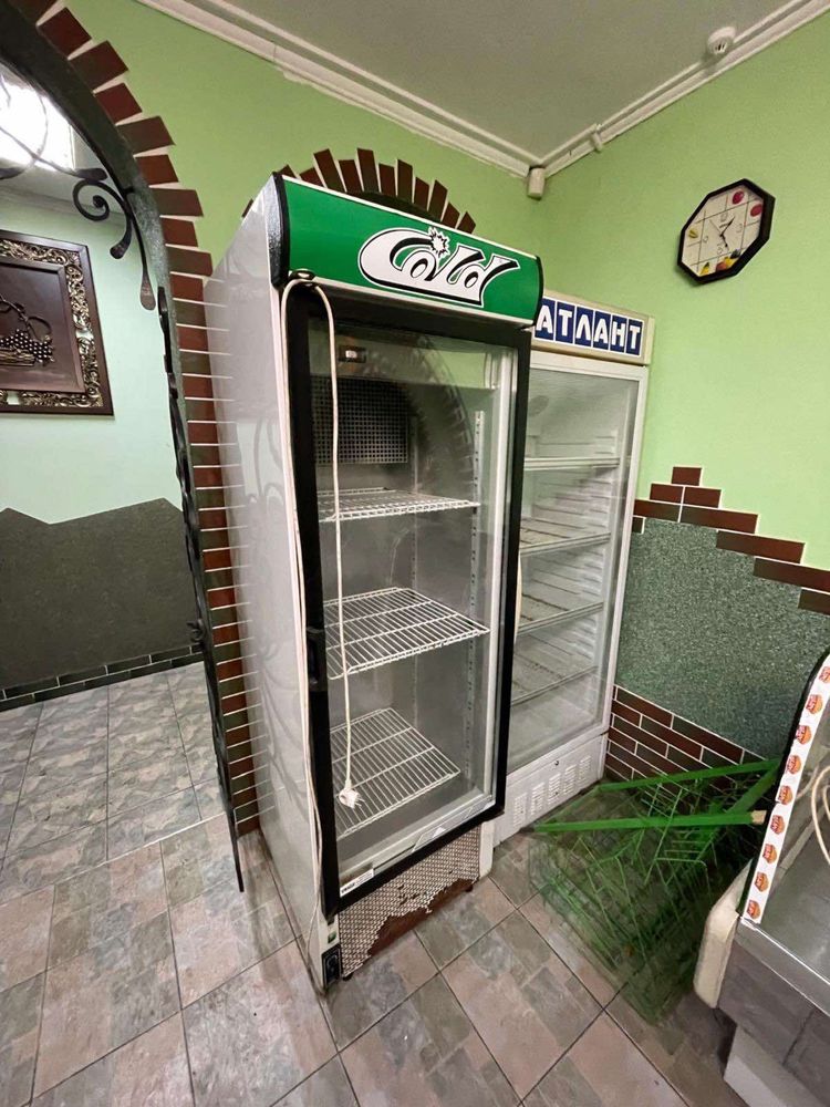 Продам професійний холодильник б/у.
