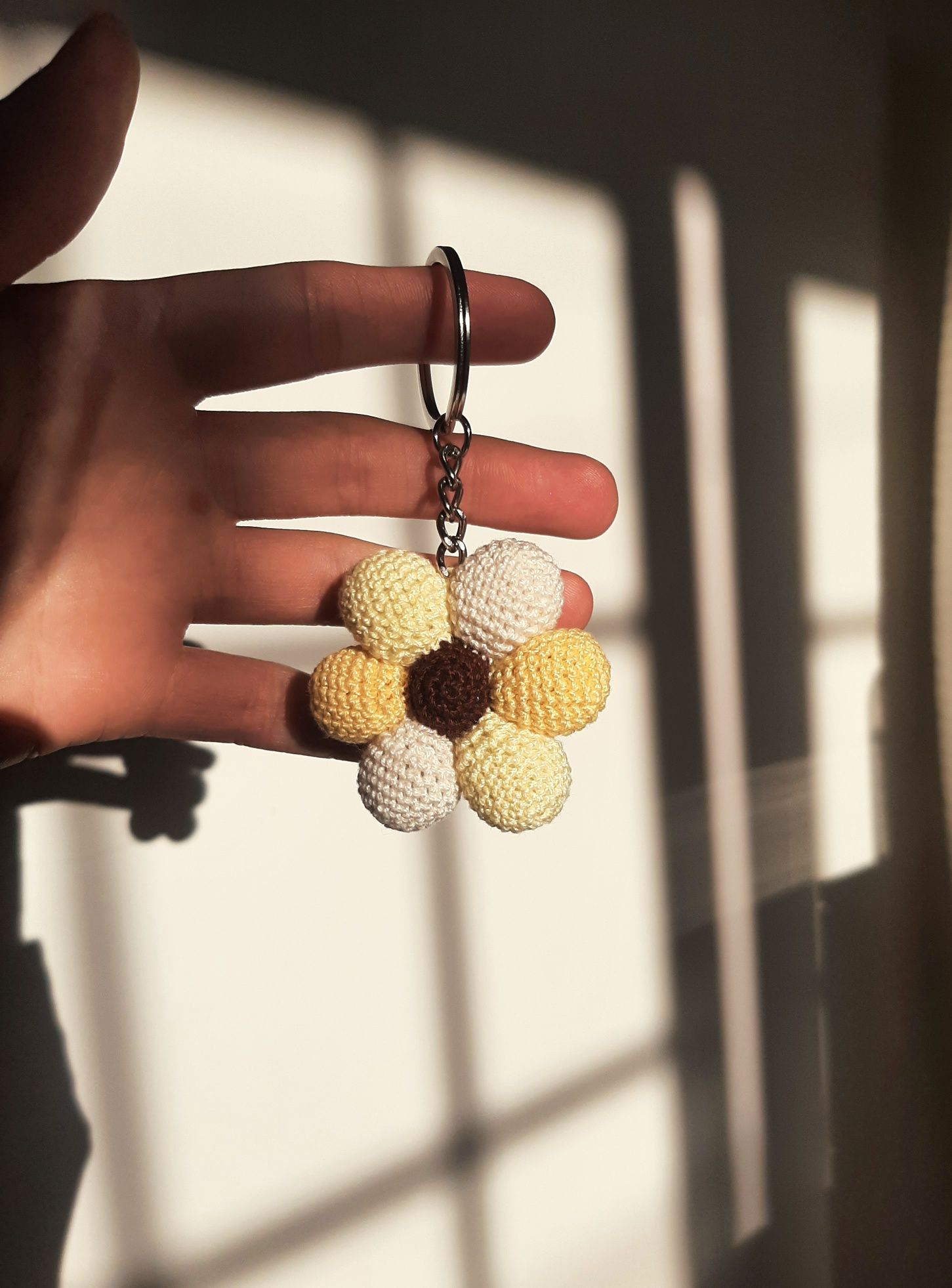 Porta-chaves flor artesanal de crochet