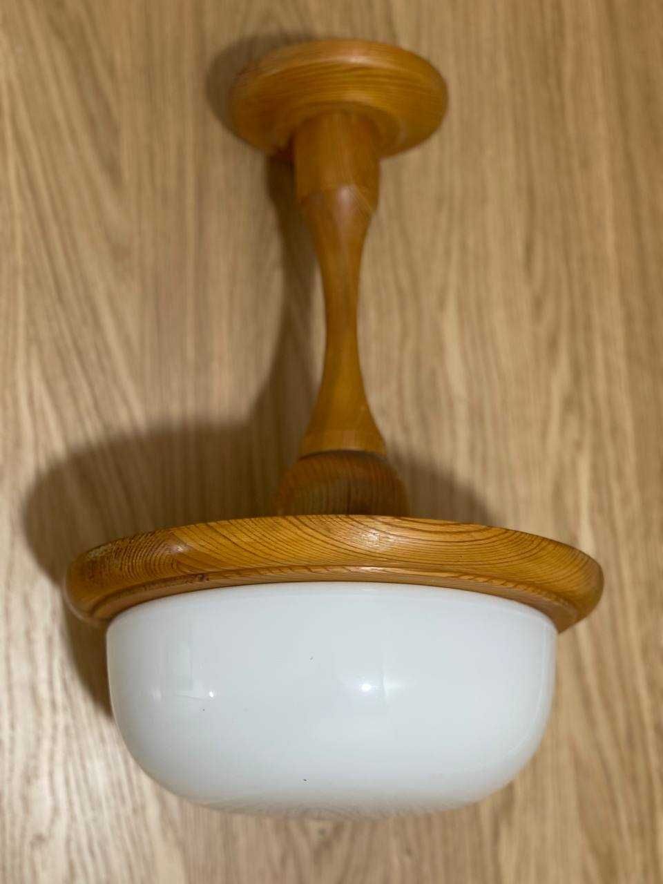 Prawdziwa drewniana lampa wisząca z białym mlecznym kloszem E27