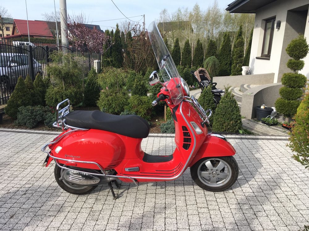 Piaggio Vespa GTS 250