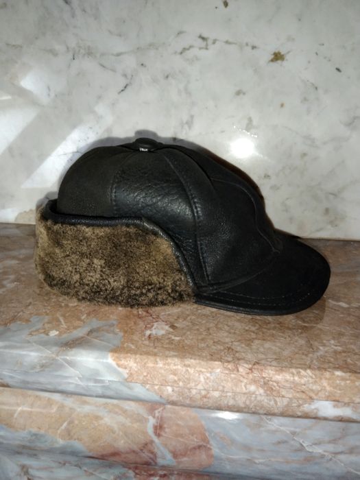 Skórzana czapka uszatka zimowa