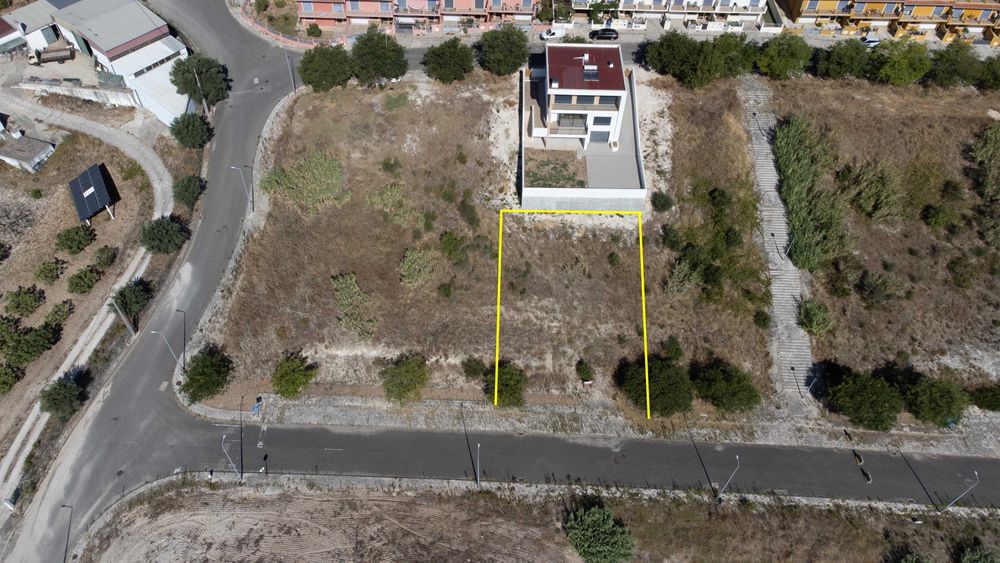 Terreno à venda na Rua das Fontaínhas - Alenquer