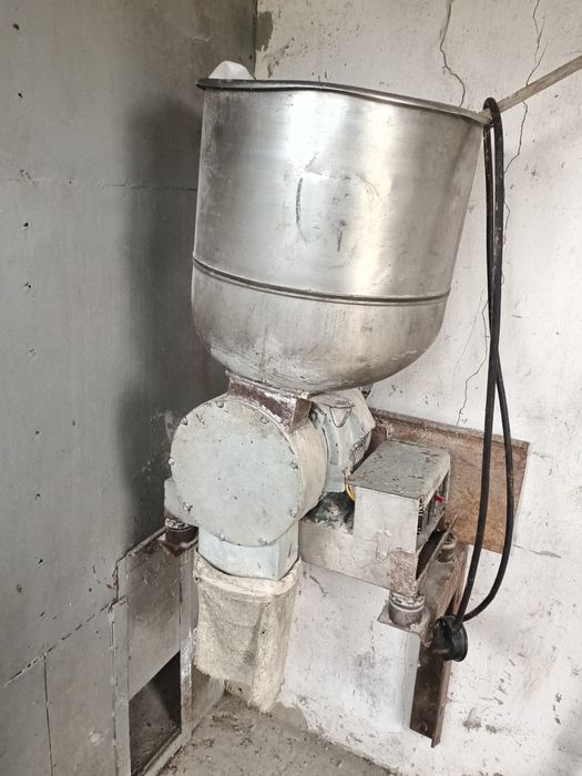 Млин для зерна електричний