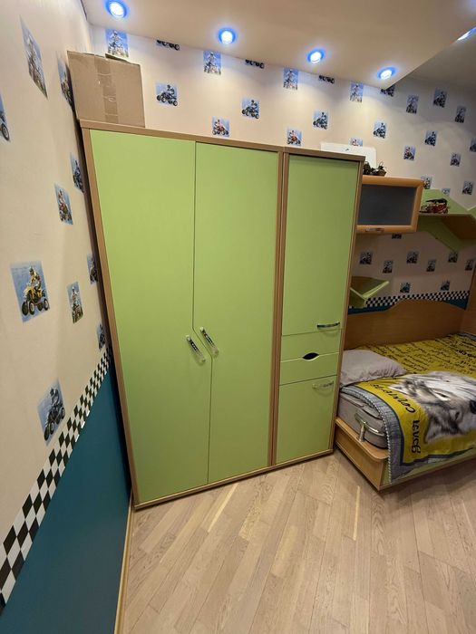 Комплект мебелів для кімнати підлітка