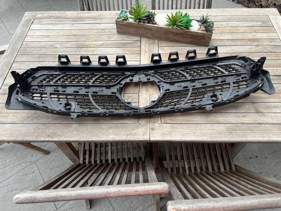 Grelha Mercedes C118 Original