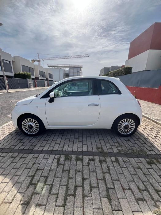 Carro Fiat 500 branco