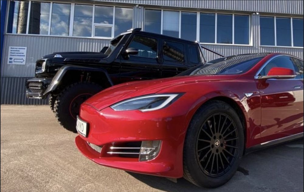 Tesla model S 770 к.с. P90D