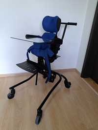 Спеціальне реабілітаційне крісло для дітей з інвалідністю.