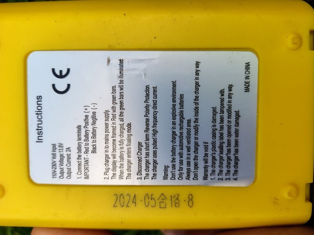 Automatyczna ładowarka akumulatorów motocyklowych