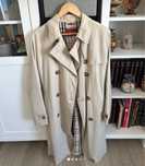 Gabardine da Burberry verdadeira como nova