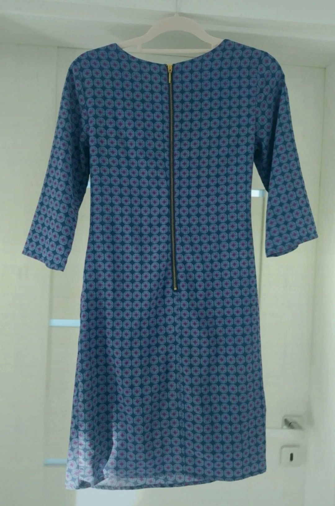 Granatowa damska sukienka we wzory elegancka S 36