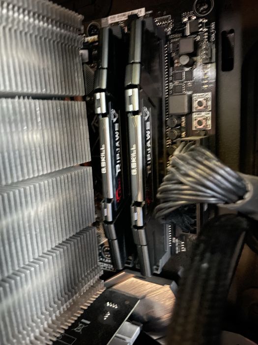 Komputer stacjonarny ASUS PRIME + I5 8600k + FRACTAL EVGA+ 512M2