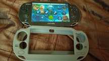 Sony PS Vita z grami