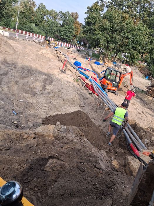 Roboty ziemne usługi koparkoladowarka  koparka gasienicowa 6ton