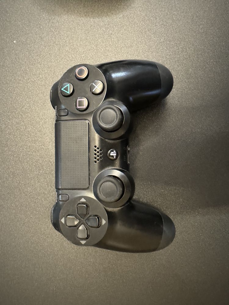 Playstation 4 wraz z 2 padami