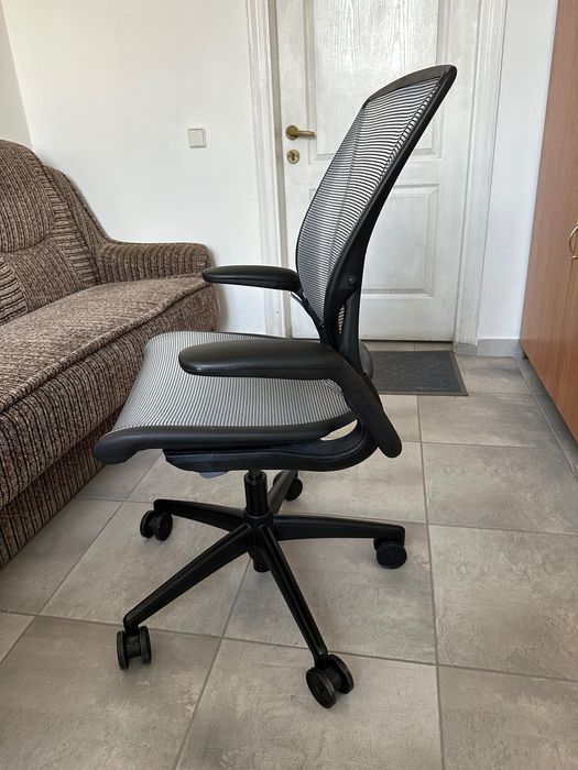 Офісне крісло Humanscale World One