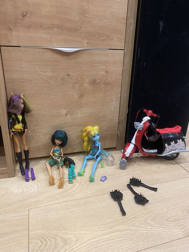 Barbie Monster High + Barbie skuter