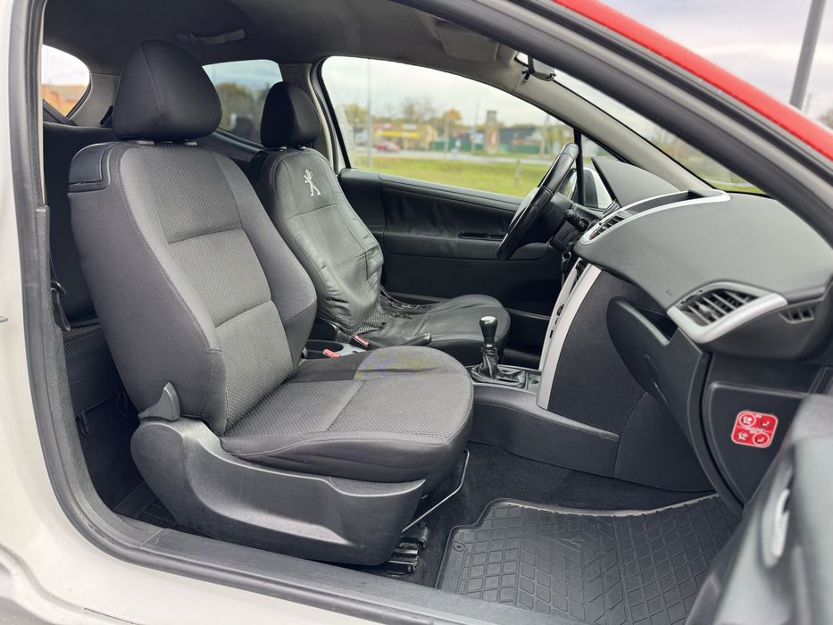 Продаи пижо 207 1.4 газ бенз 2012 гола