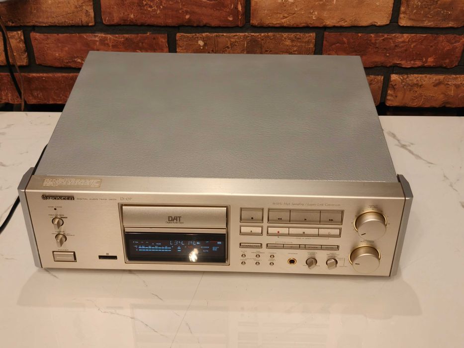 Flagowy magnetofon DAT PIONEER D-07 ! Hi-END