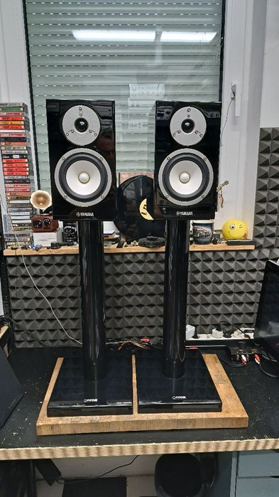 Standy podstawki pod kolumny Canton