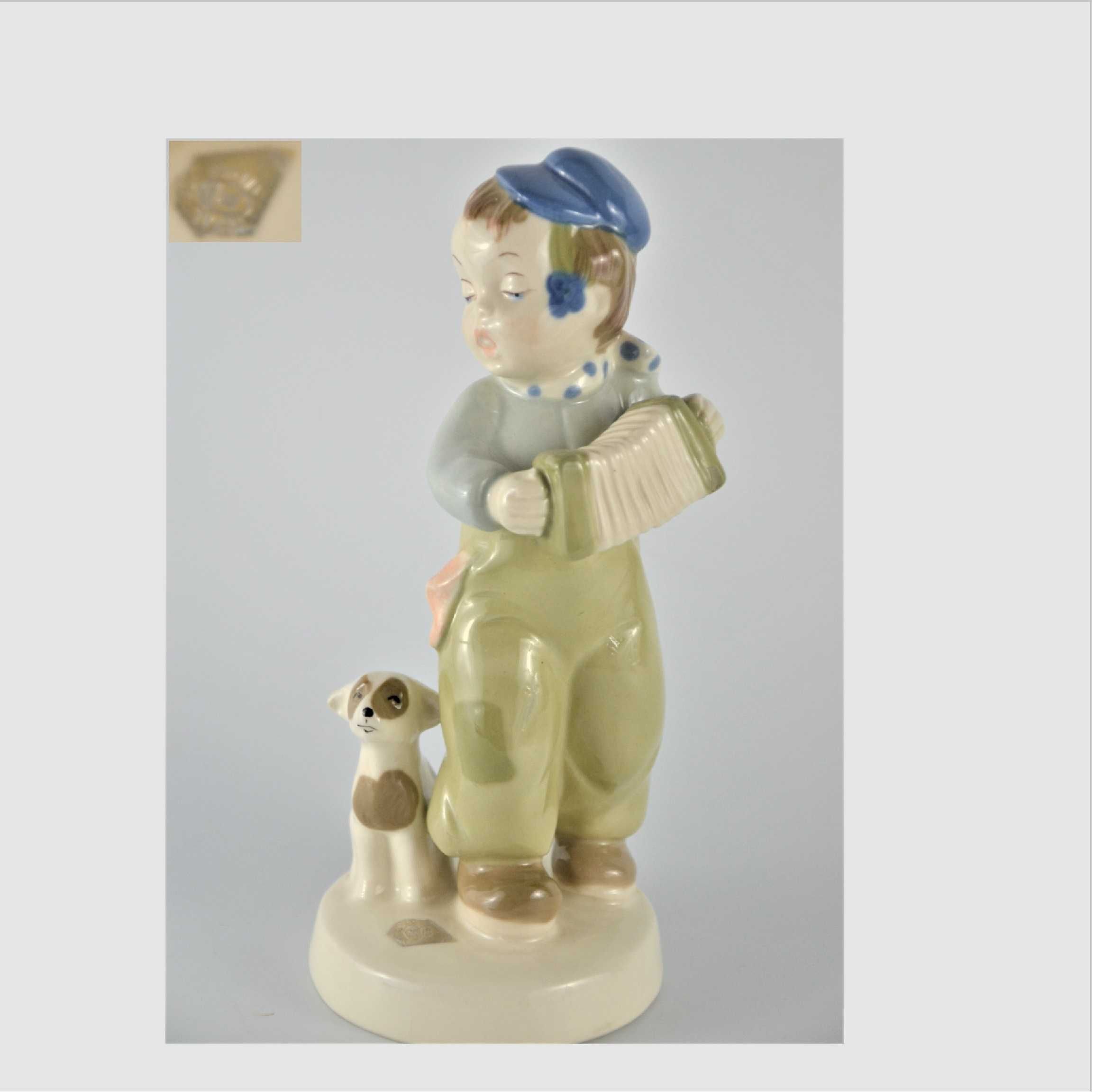 Chłopiec z akordeonem porcelana Royal Dux Bohemia wys17,5cm