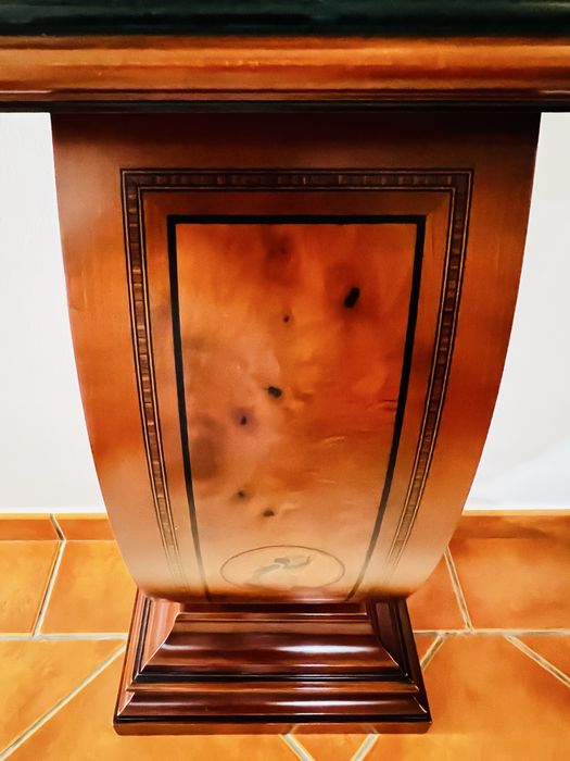 Vendo espelho e aparador de entrada/ corredor.