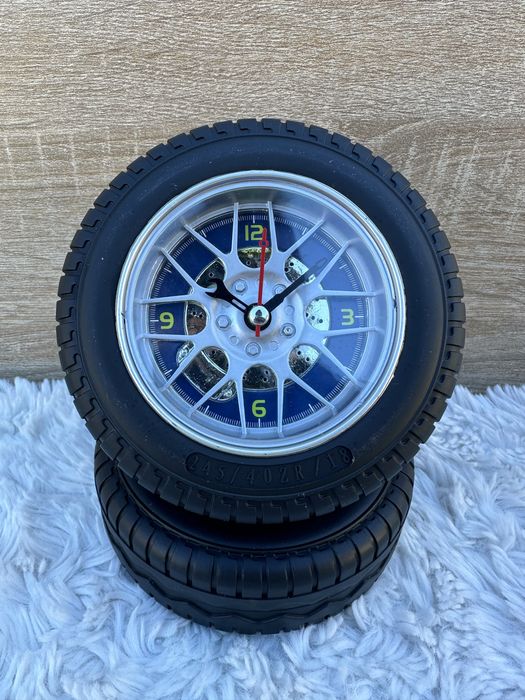 Zegar w kształcie opon