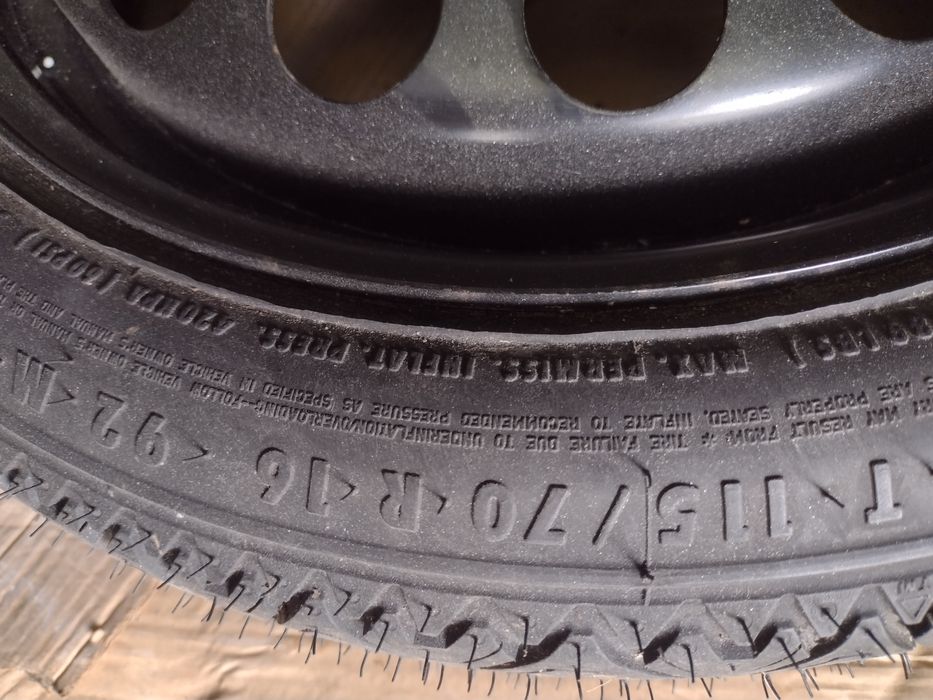 Pneu suplente para viatura ligeira