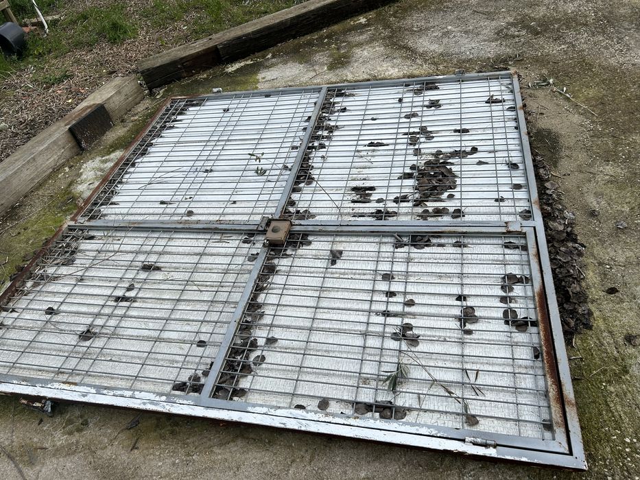 Portão galvanizado com chapa