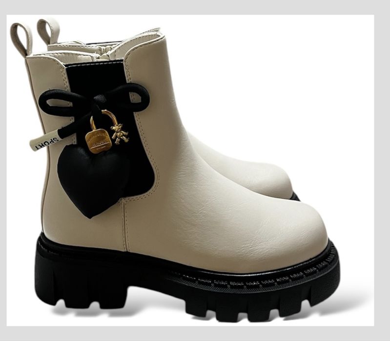 Зимові черевики для дівчинки