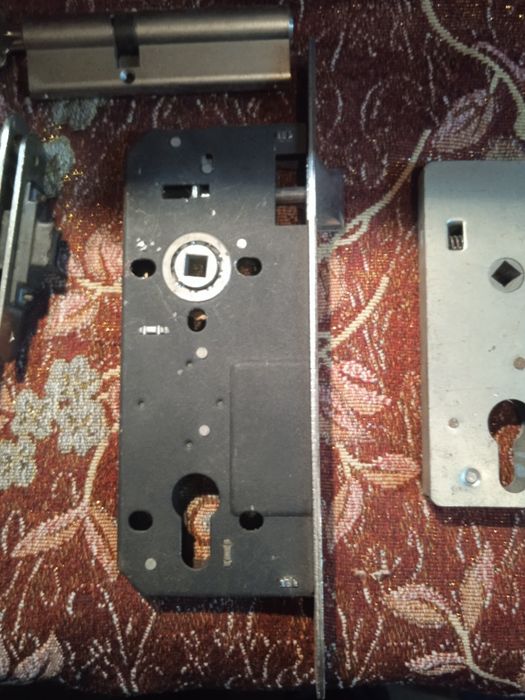 Продам врізні замки