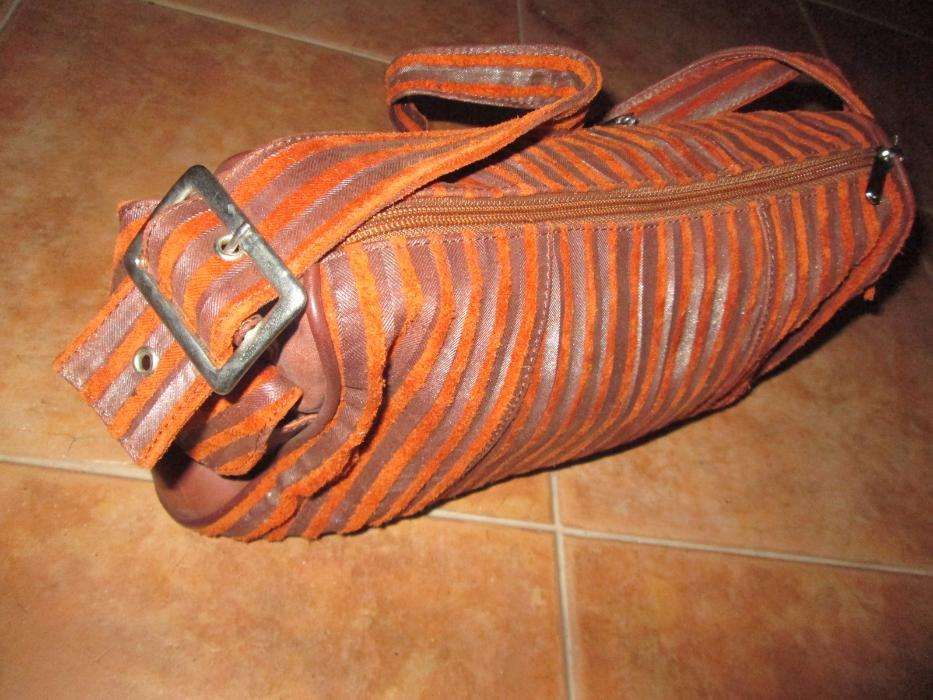 Malas em pele e ganga