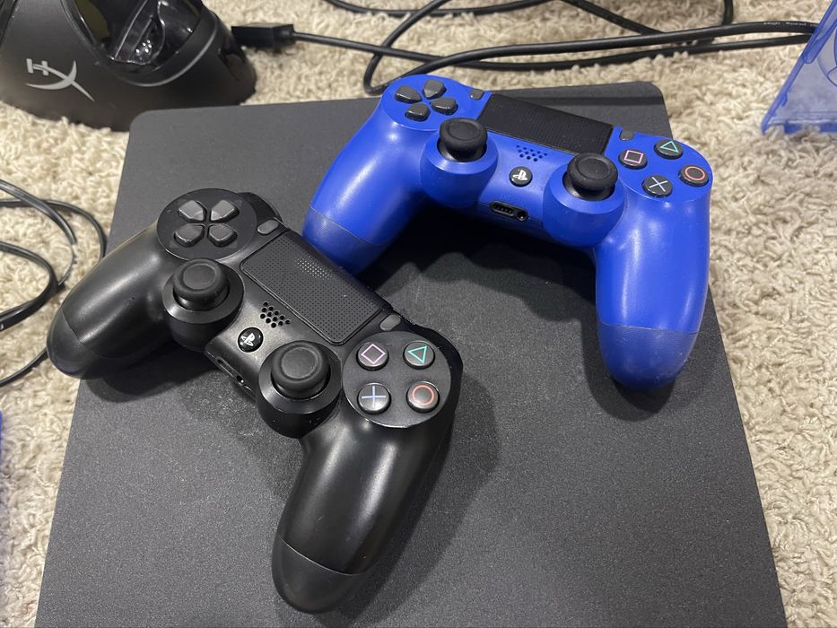 Продам Sony PlayStation 4 Slim 500GB + 2 геймпади + ігри