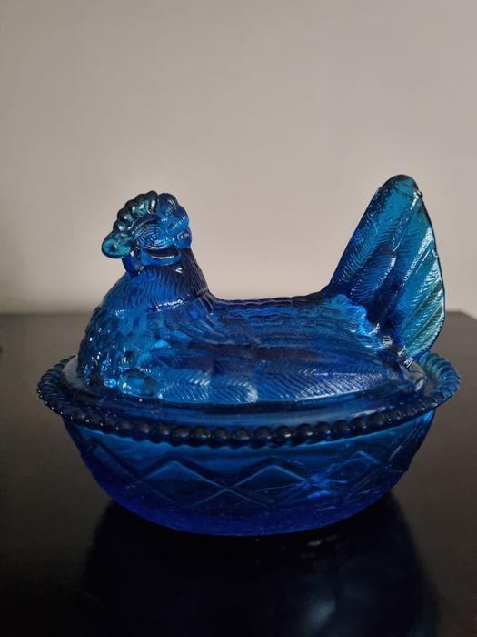 Szklana kura niebieska bomboniera