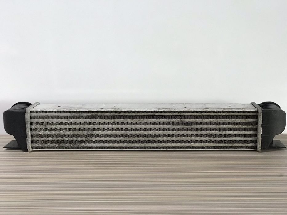 Интеркулер на БМВ Е39 М57 М47 520d 525d 530d е39 Інтеркулер Радіатор