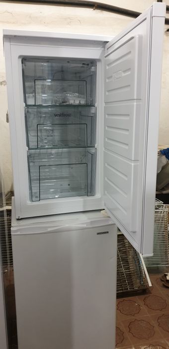 Морозильна камера Vestfrost CMF085W