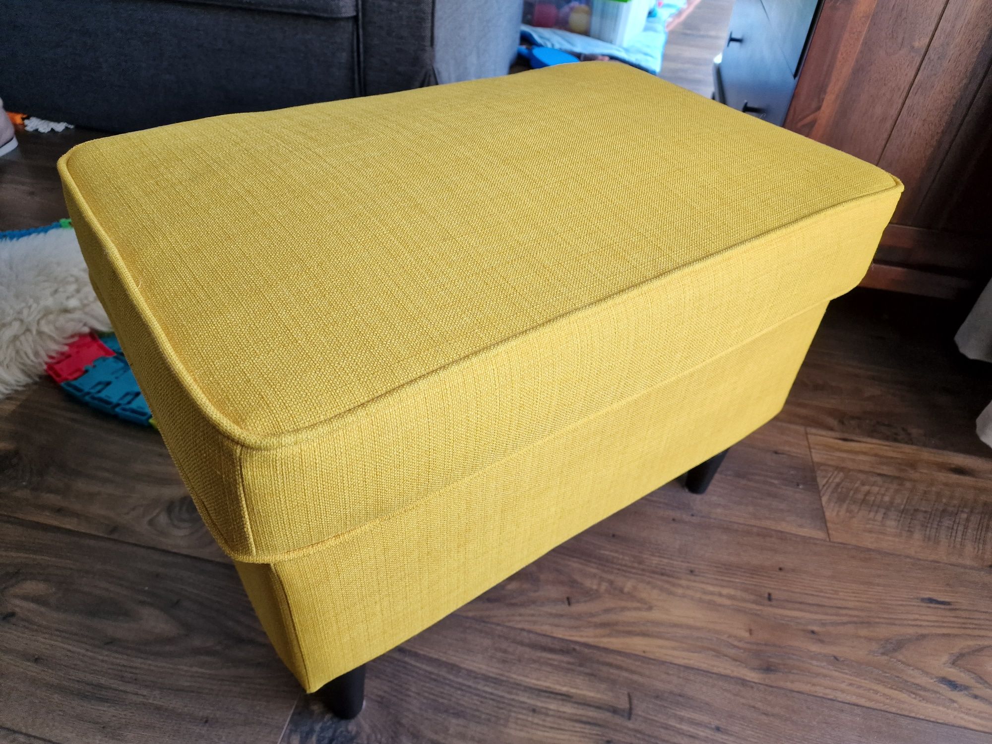 Pufa, podnóżek żółty Ikea
