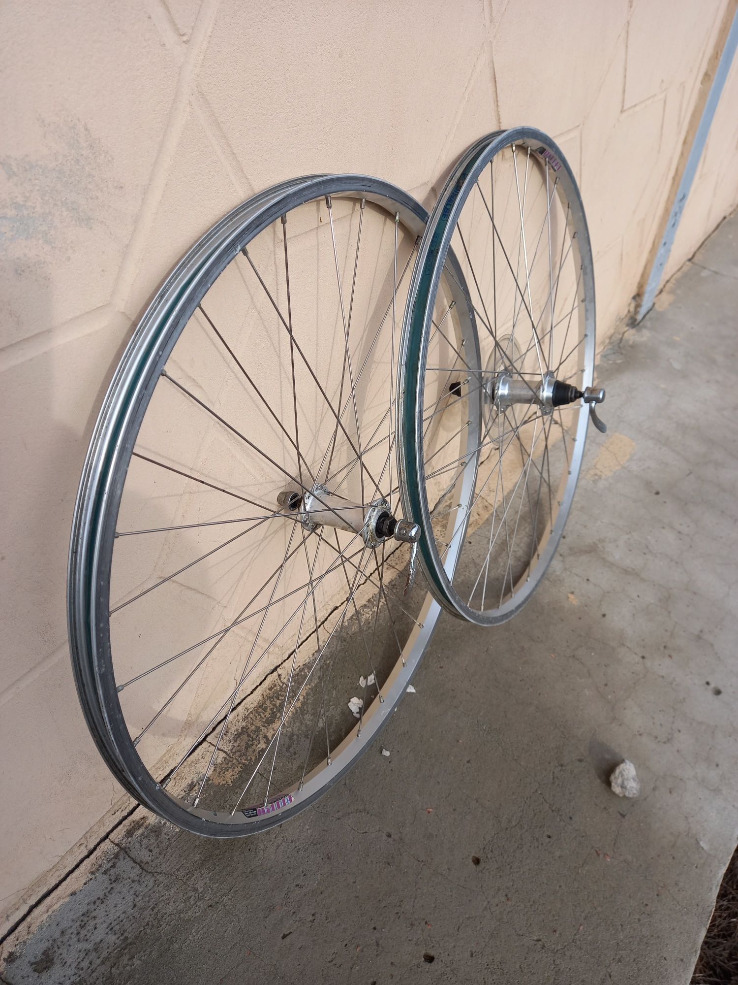 Лайтові 26" колеса під v-brake ,Alesa , Shimano Alivio .