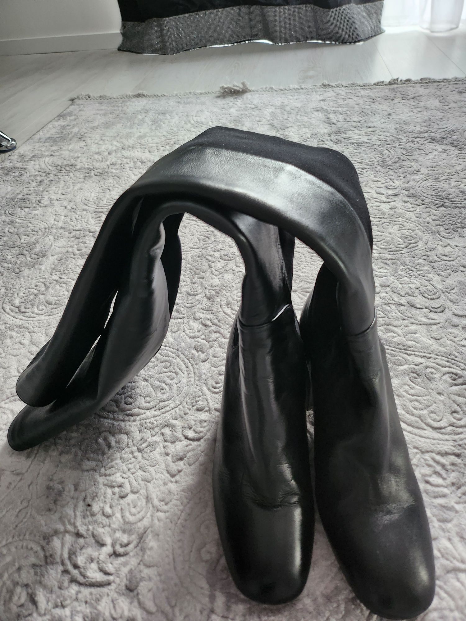 Kozaki hiszpanskie firmy Stuart Weitzman
