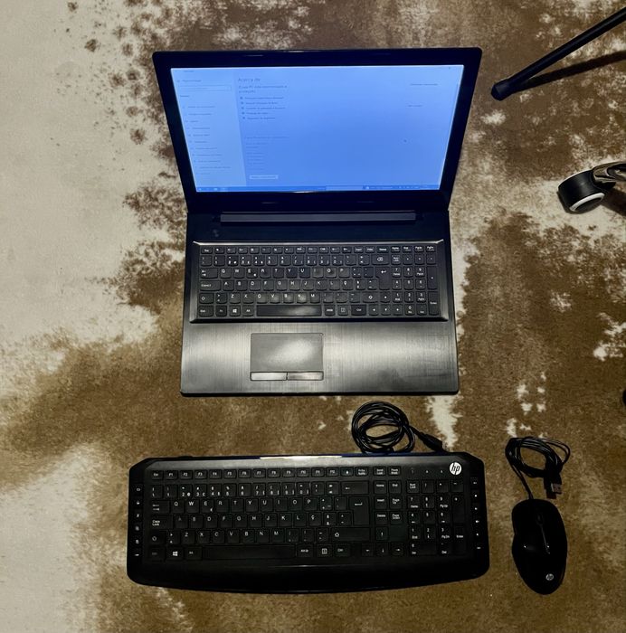 Portátil Lenovo em bom estado com teclado e rato extra
