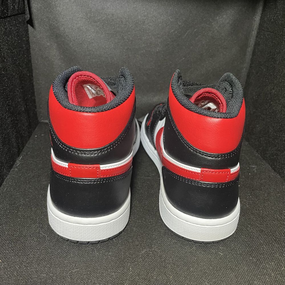 Air Jordan 1 Mid Alternate Bred Toe