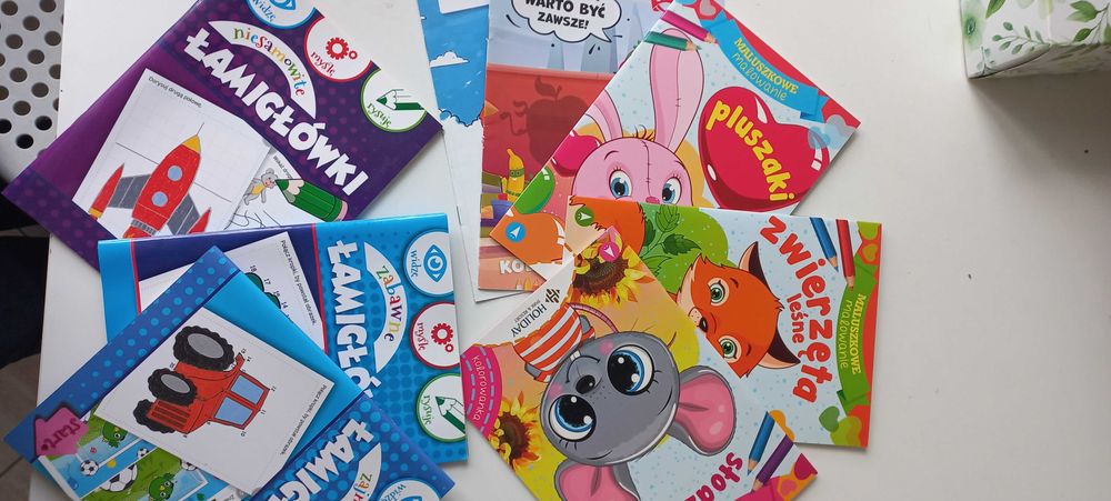 Kolorowanki + Łamigłówki -> razem 20 książeczek - 15 złoty