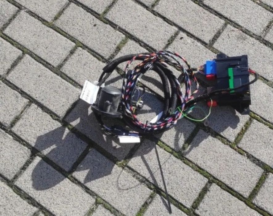 Hak holowniczy wypinany Citroen C4 III Peugeot 2008 II moduł wiązka