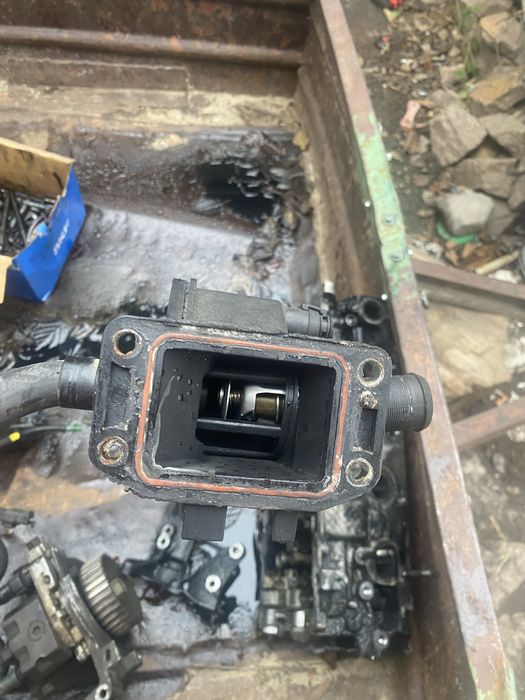 Голова ГБЦ 1.6 HDI двигун на запчастини