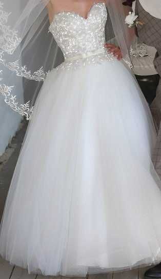 Весільна сукня + кільце для об'єму