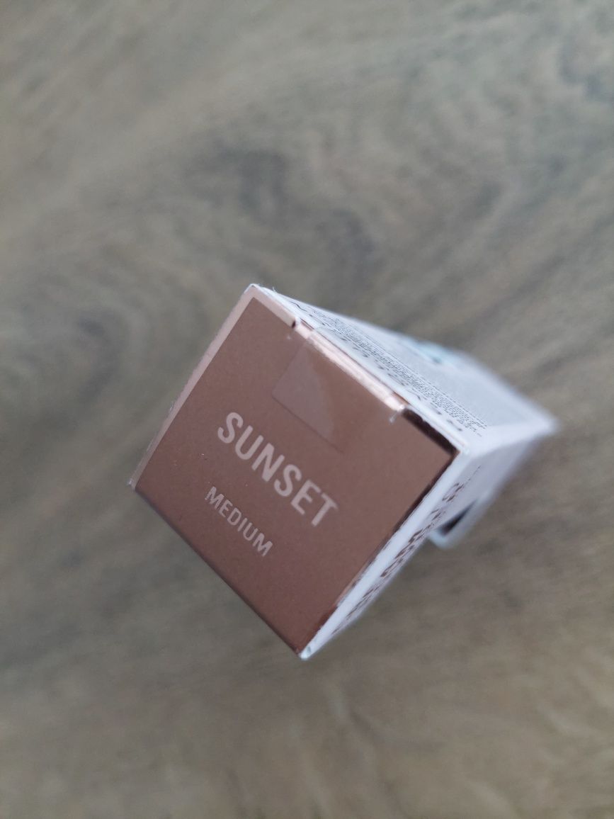 Bronzer w sztyfcie Revolution