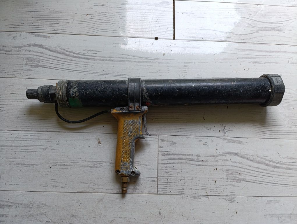 Pistolet do styropianu
