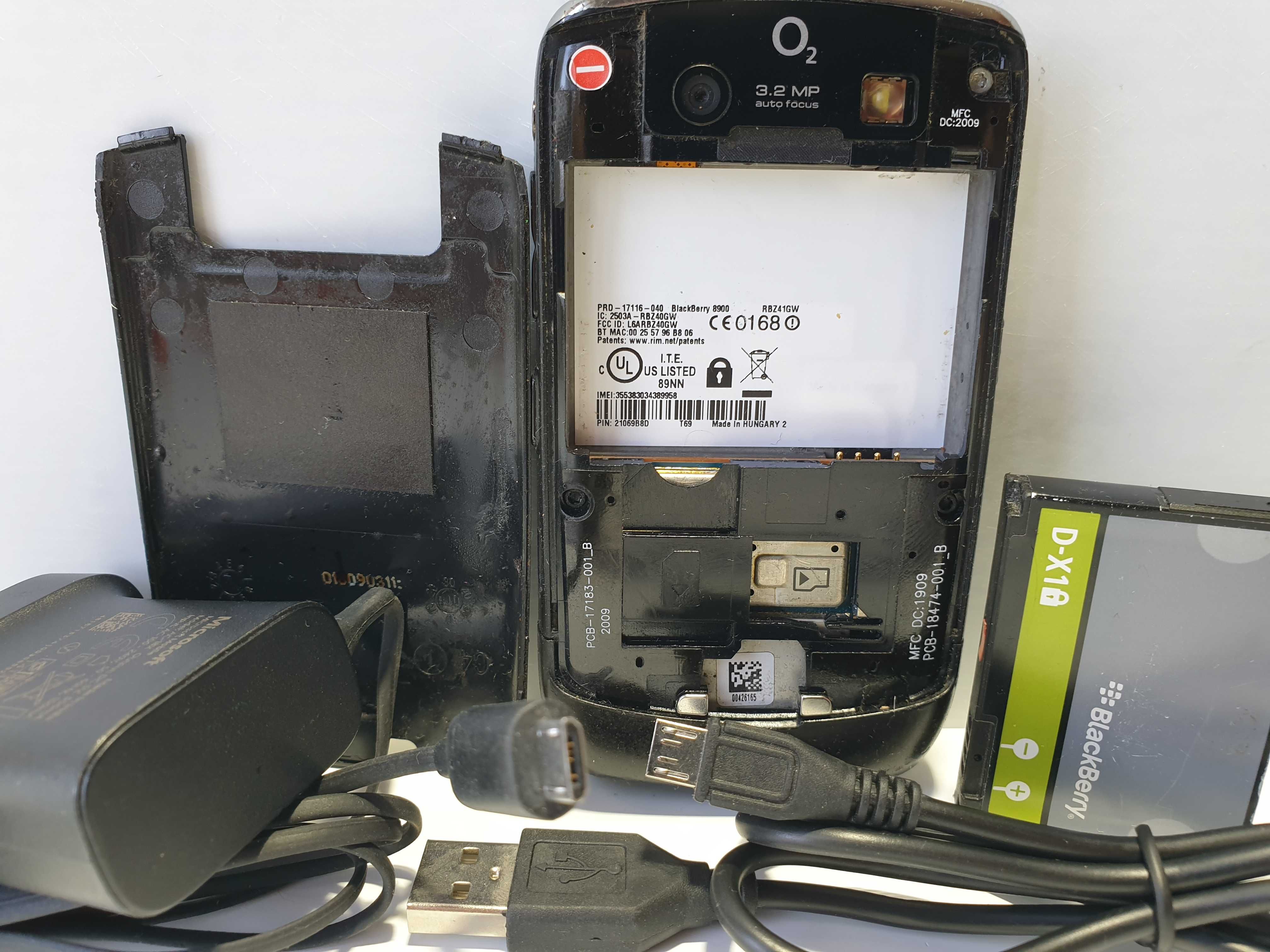 телефон Blackberry 8900 GPS + повер банк