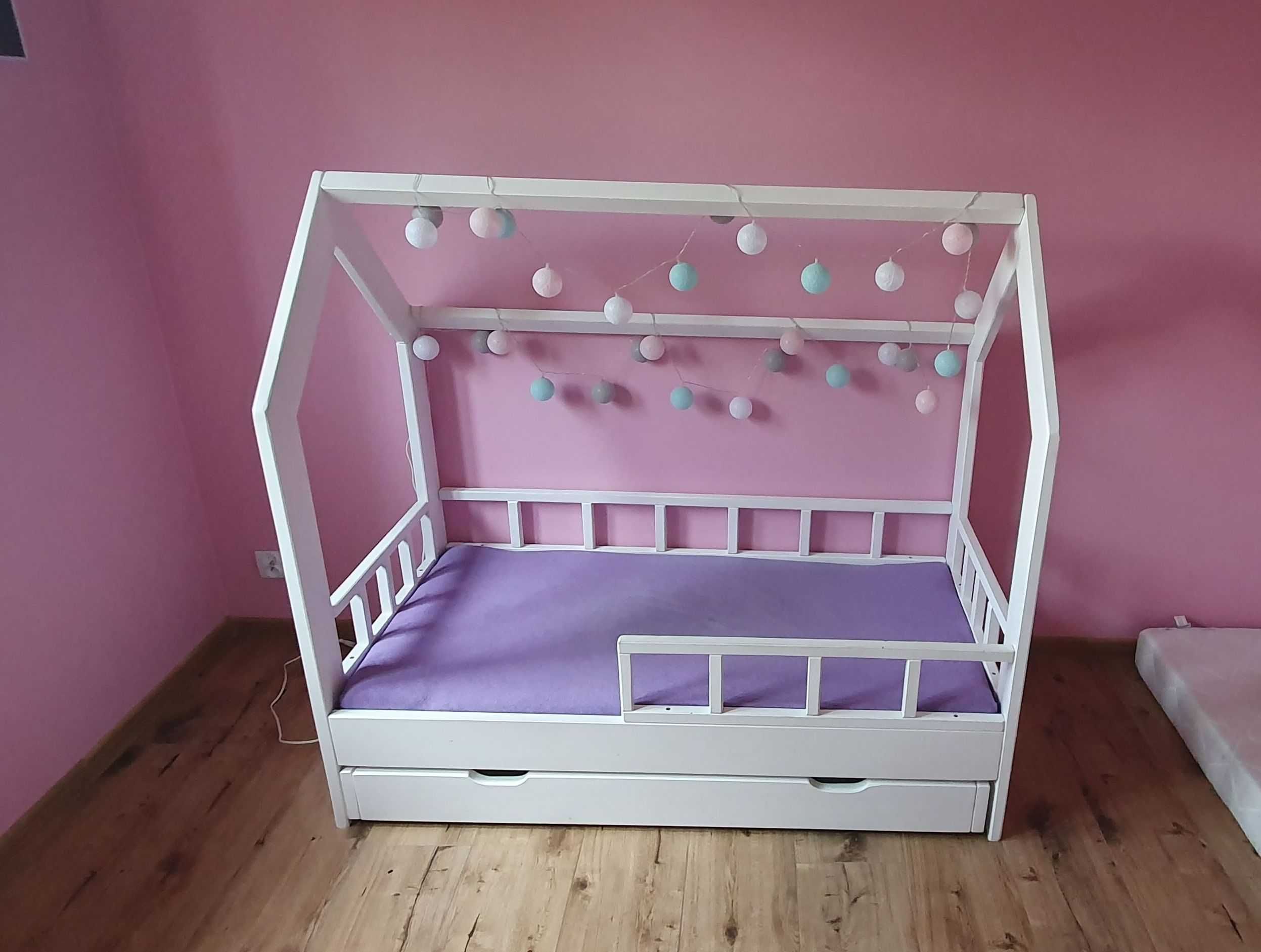 Łóżko dziecięce Domek 80x160 z barierką, stelażem i szufladą biały